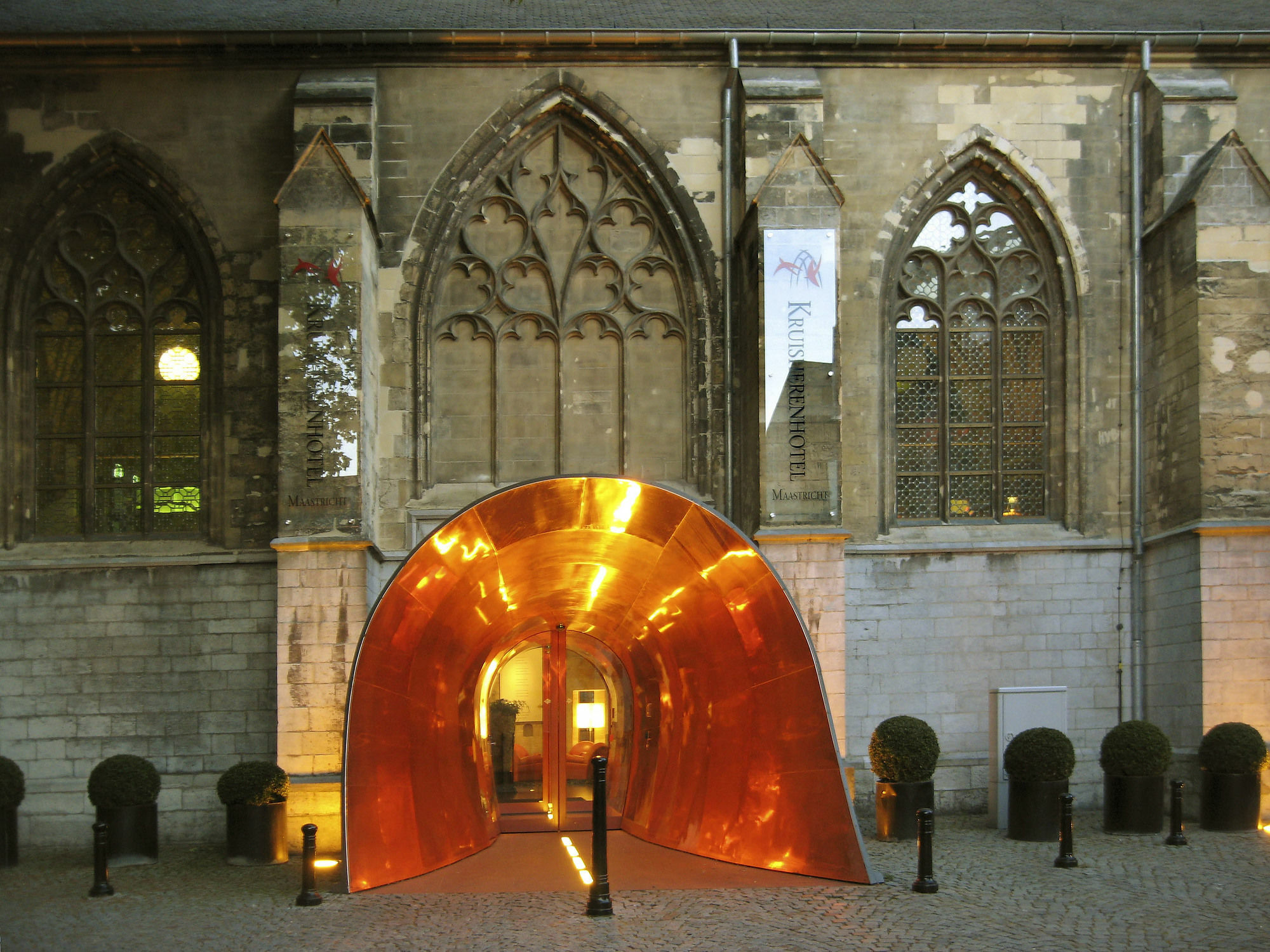 فندق كرايشرهوتل ماستريخت ماسترخت المظهر الخارجي الصورة The entrance to the crypt